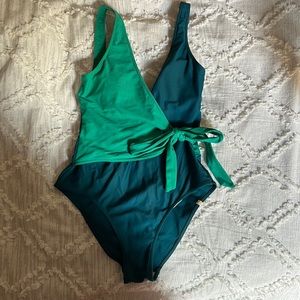 Summersalt the perfect wrap bathing suit.